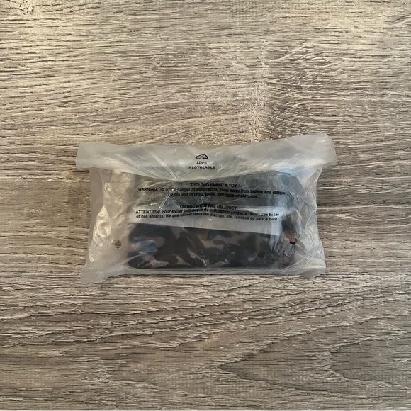 Victoria's Secret PINK Lanyard Keychain (Camo) - Picture 3 of 4